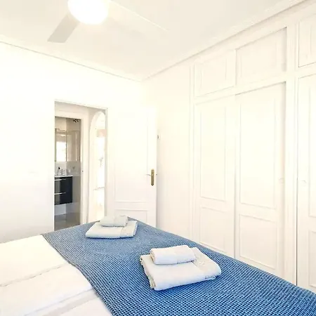 Huoneisto Penthouse Bellavista With Sea Views Torrevieja